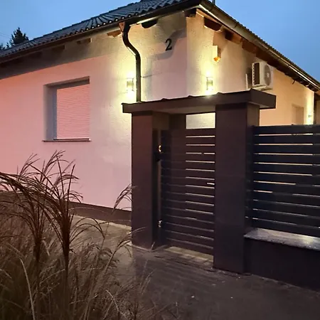 Casabruno Vendeghaz بيت للعطل Celldömölk