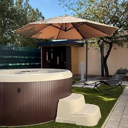 Casabruno Vendeghaz بيت للعطل